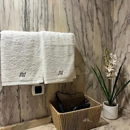 Apartment 1 C Ccc *
